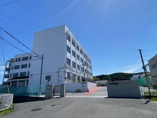 天理市立北中学校までは徒歩４０分です。そのほかの周辺施設についても是非お気軽にお問い合わせください。