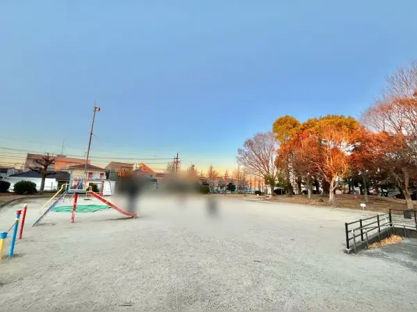 吉岡公園・・・徒歩2分（約150ｍ）