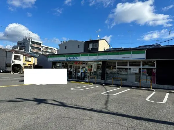 ファミリーマート京都御前太子道店まで徒歩5分です。