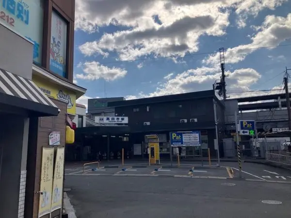 近鉄南大阪線高田市駅まで徒歩７分です。徒歩でも十分にアクセスしていただける距離となっております。