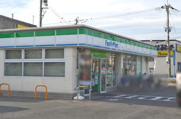 ファミリーマート高槻大塚店