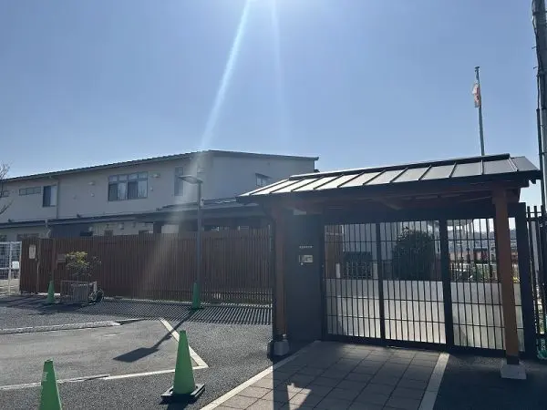 認定こども園高屋保育学園まで徒歩９分（約７２０ｍ）