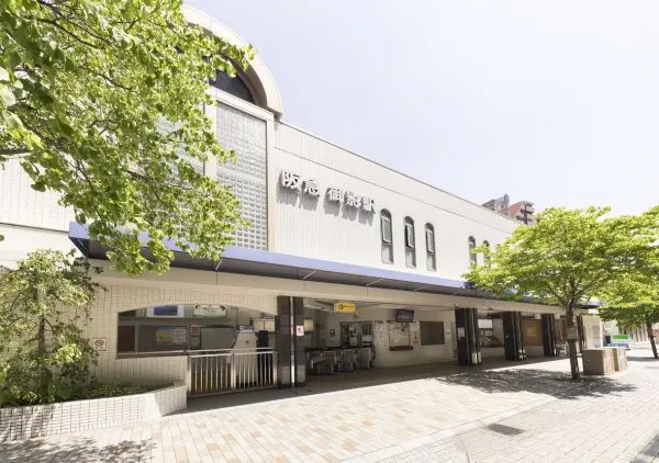 阪急神戸線　御影駅までは徒歩１０分です。三宮・大阪方面へのアクセスも良好です。