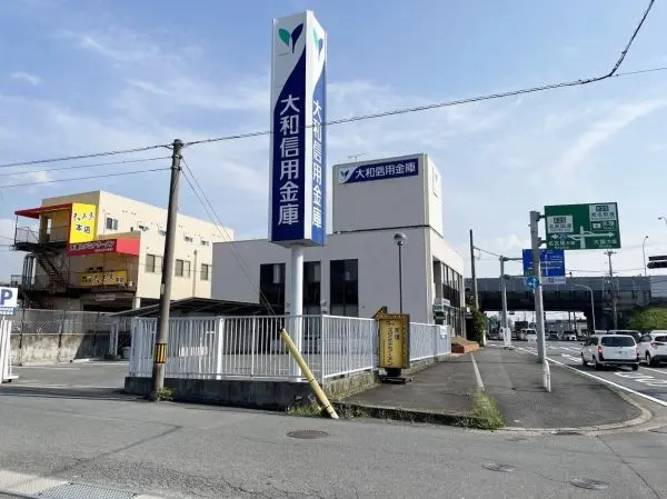 大和信用金庫櫟本支店まで徒歩３分です。徒歩でも十分にアクセスしていただける距離となっております。