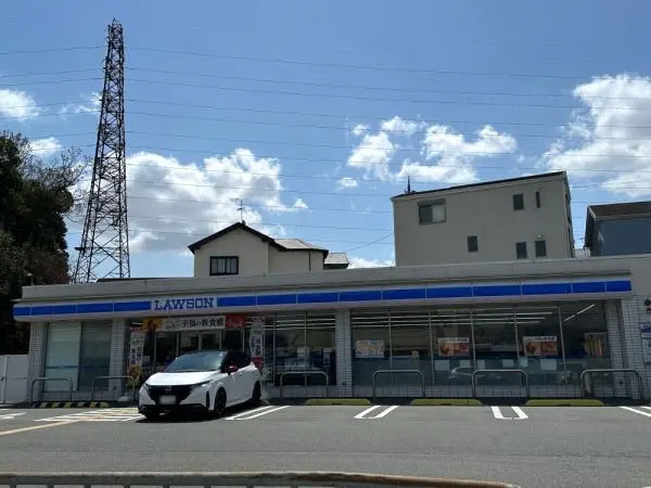 ローソン茨木藤の里一丁目店：徒歩5分（約380m）