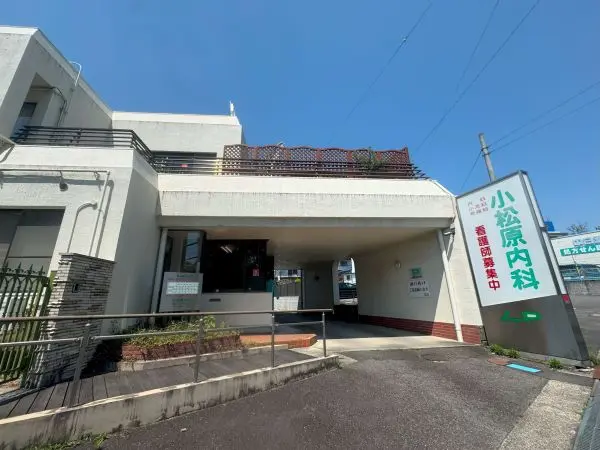 徒歩3分。診療科目は内科・消化器内科・訪問診療です。お子様や高齢の方でも通いやすい距離です。