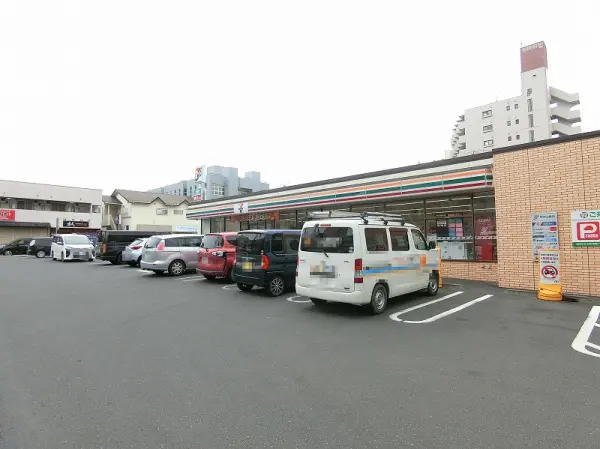 駐車場が広く、お車での移動の際も利用しやすいです。営業時間は6:00～24:00。