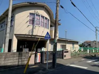 平城こども園まで徒歩3分です。
毎日のお子さまの送り迎えもしていただきやすい距離となっております。