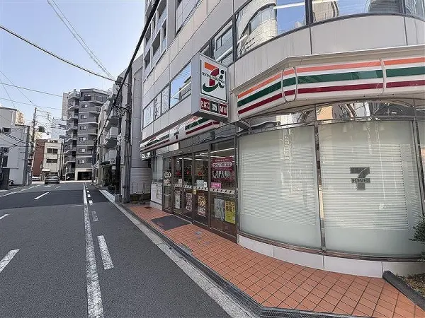 徒歩2分。24時間営業。ちょっとした買い忘れの際にも！