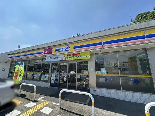 ソリステ神戸藤原台5号棟
107.99㎡　4LDK
南側バルコニーに面する約15.3帖LDK