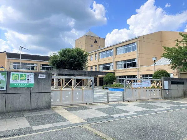 三田市立けやき台小学校まで徒歩9分(約650ｍ)