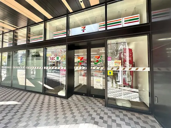セブンイレブンホテルエミオン札幌店です。
徒歩2分のところにあります。