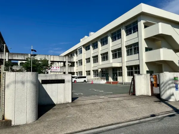 野々池中学校までは徒歩約２７分です。是非お気軽にお問い合わせください。