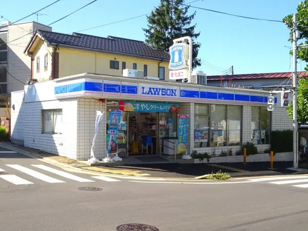 ローソン高根台店。徒歩4分。24時間営業です。