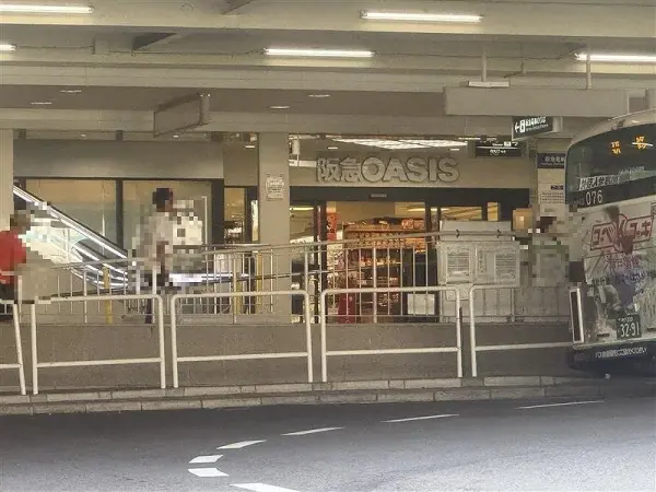阪急オアシス六甲店までは徒歩約４分です。毎日のお買い物もしていただきやすい距離です。