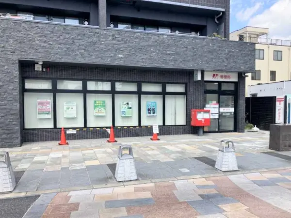 奈良三条郵便局まで徒歩4分です。
充実した周辺施設で、暮らしやすい住環境となっております。