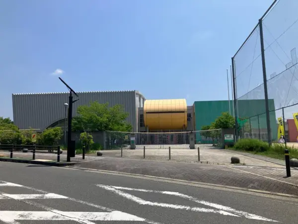 州見台小学校まで徒歩10分です。毎日のお子さまの通学もしていただきやすい距離となっております。