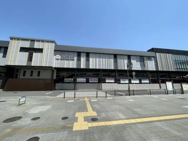 近鉄大和西大寺駅まで徒歩７分です。急行・快速急行停車駅のため、通勤・通学に至便な駅となっております。