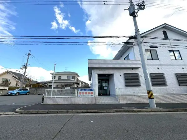 真美ケ丘クリニックまで徒歩10分です。内科・婦人科を専門とした診察を受けることができます。