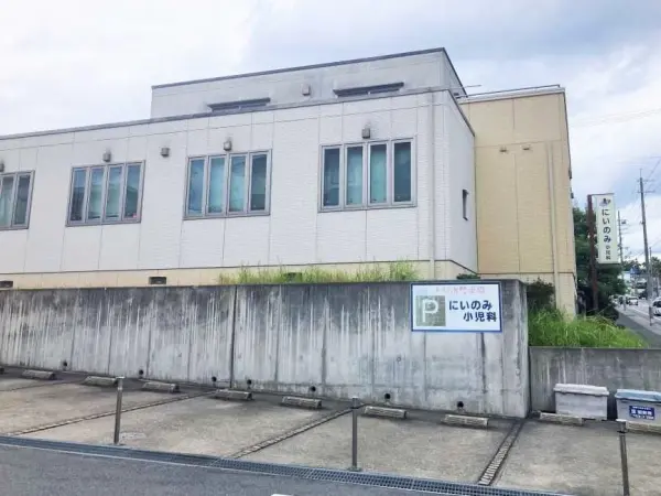 にいのみ小児科まで徒歩9分です。病院近くには処方箋薬局もあります。