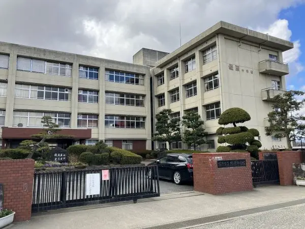 橿原市立橿原中学校までは徒歩15分です。毎日のお子様の通学も元気に通っていただける距離です。