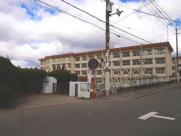 徒歩35分です。