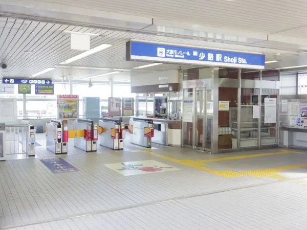 徒歩6分。大阪空港方面・門真市方面へアクセス可能です。通勤通学の幅が広がります。