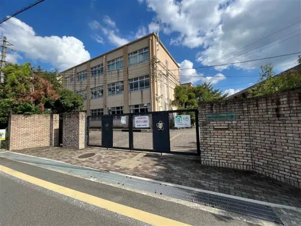 京都市立西京極西小学校まで徒歩6分です。