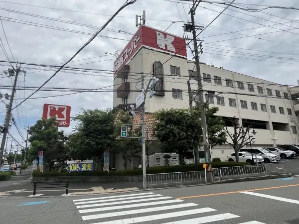 徒歩7分営業時間9:00～22:00。駐車場が多数あるためお車でのお買い物・まとめ買いに活用できます