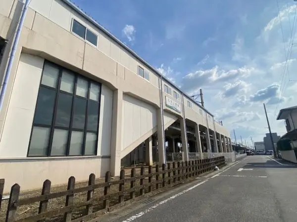 徒歩28分。岡崎方面、高蔵寺方面へアクセスできます。駅前にロータリー有り。