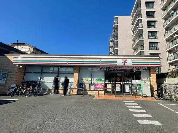 徒歩4分／24時間営業。