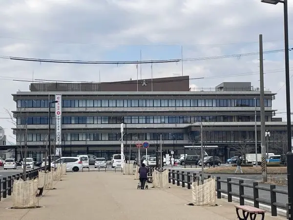桜井市役所まで徒歩４分の立地です。徒歩でもアクセスしていただきやすい距離となっております。