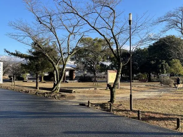 耳成山公園まで約７分です。お子様を連れてのお出かけもしていただきやすい距離となっております。