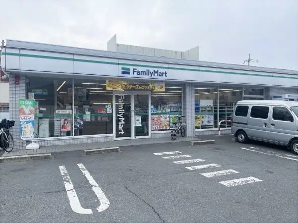 ファミリーマート南京終町店まで徒歩３分です。徒歩でもアクセスしていただきやすい距離となっております。