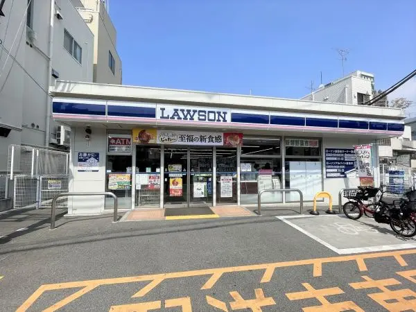 ローソン富雄駅北店まで徒歩５分です。その他最寄り駅や銀行等が徒歩５分圏内の住環境となっております。