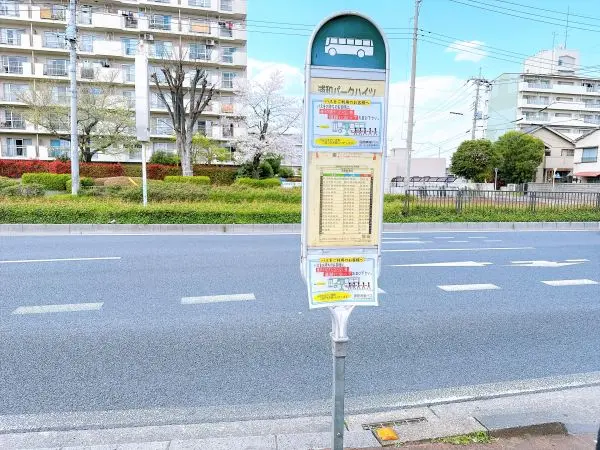 徒歩1分／駅まで出るのにも便の良い場所に有ります。