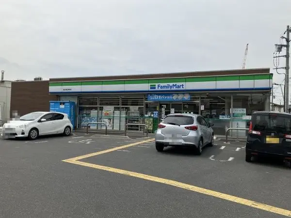 徒歩7分。駐車場があり、お車でお出かけの際にも立ち寄ることができます。