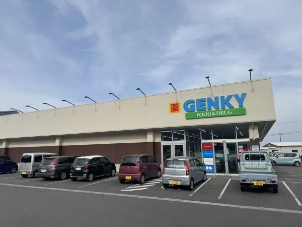 徒歩27分。野菜など生鮮食品も販売されています。日々の買い物に活用できそうです。