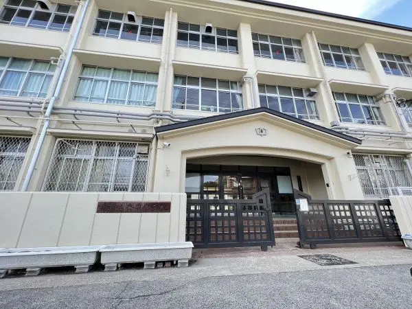 神戸市立兵庫中学校　徒歩約12分