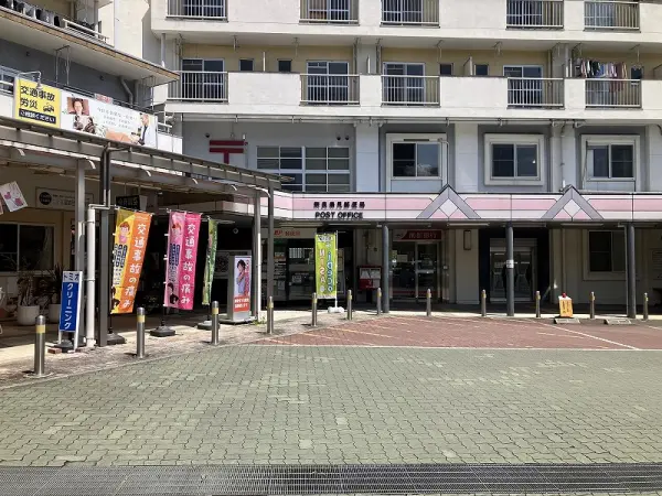 奈良鳥見郵便局まで徒歩１１分です。
徒歩でも十分にアクセスしていただける距離となっております。
