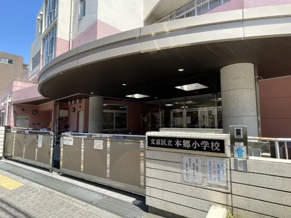 徒歩5分。低学年のお子様でも負担の少ない通学距離です。