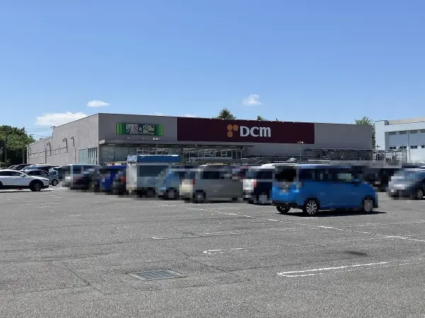 徒歩11分。トラック貸出(無料)や木材カット、合鍵作成などのサービスが行われている店舗です。