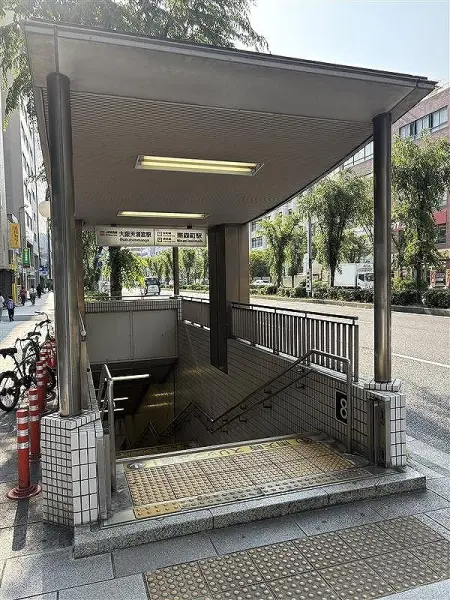 徒歩4分。2沿線が乗り入れており、「天王寺」駅・「東梅田」駅などへダイレクトアクセスが可能です。