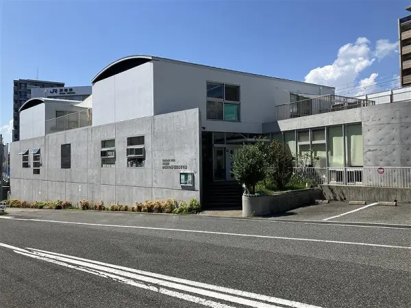 大和ハウス工業（株）施工の3階建店舗付き住宅
3路線3駅徒歩圏の立地です