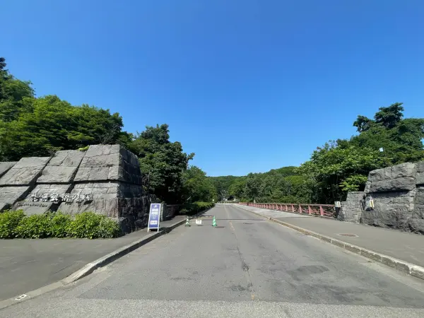 徒歩約13分。