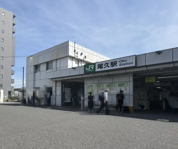 徒歩3分。品川駅や東京駅などのターミナル駅に乗り換えなしでアクセス可能です。