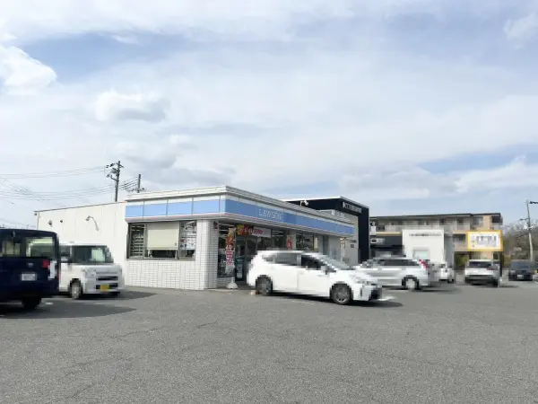 ローソン三木緑が丘西店まで徒歩5分
