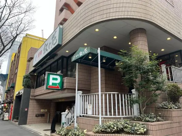 徒歩4分／営業時間：11時半～21時半(ラストオーダー)16時～17時はクローズ
