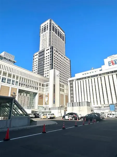 JRタワーです。
徒歩7分のところにあります。