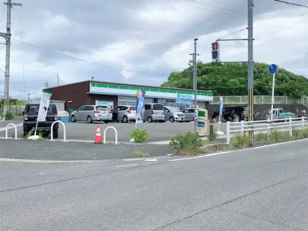 ファミリーマート郡山小泉店まで徒歩9分です。お車でのアクセスも可能となっております。